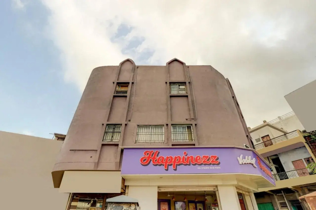 FabHotel Gokul Villa
