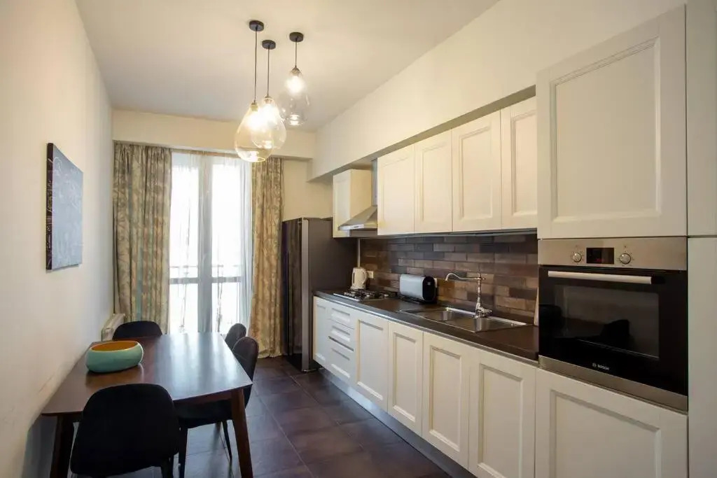 Stylish 2 BR Apartment on Chavchavadze Avenue