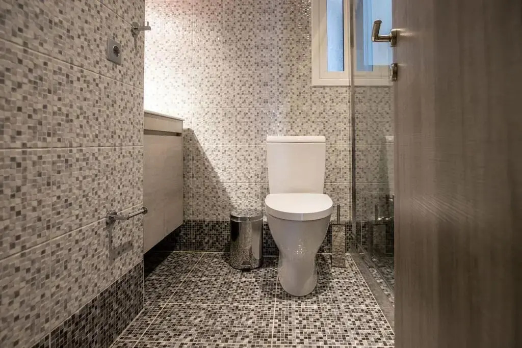 Luxurious 4 bdrm+3 bath Apt in the heart of Athens