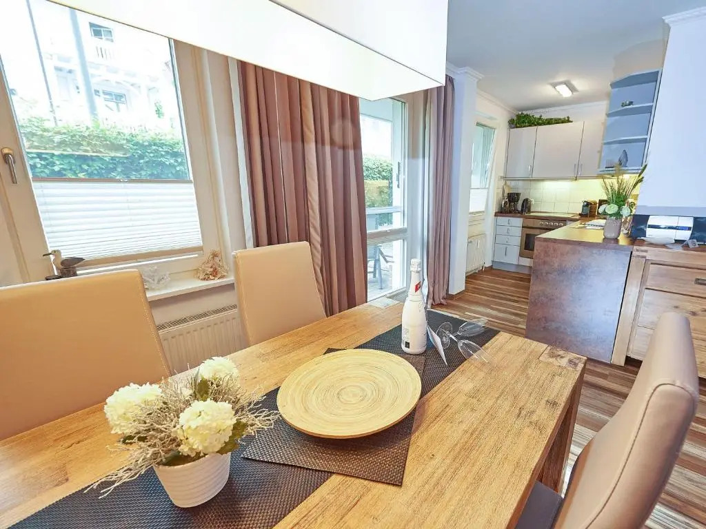 Haus "Concordia" in Binz - WG11 "Liuba" mit Terrasse strandnah