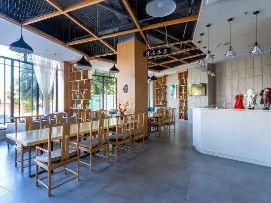 Danzhou Guanlan Shangpin International Hotel