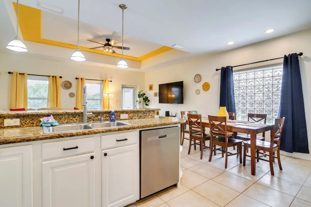 Steps to Beach: Oceanside Townhome w/ Heated Pool
