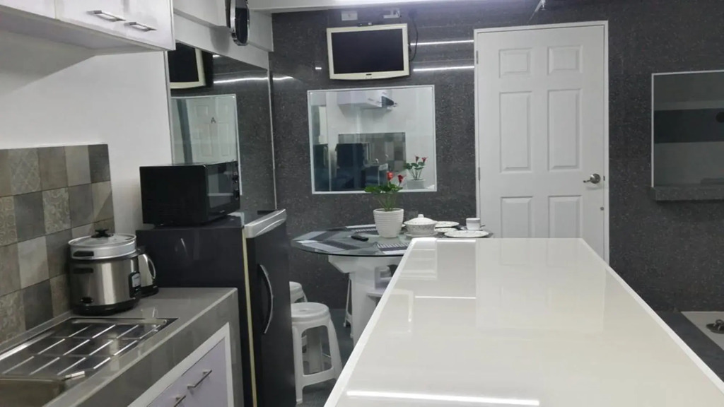 ERVoruto Hostel Makati