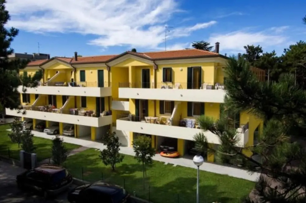 Lovely Flat in a Building Surrounded by Garden