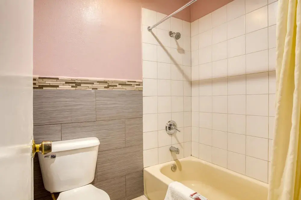 Passport Inn & Suites Corona Hotel