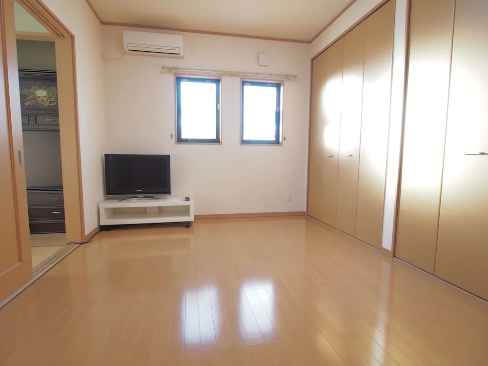 Okazaki House up to 8 People