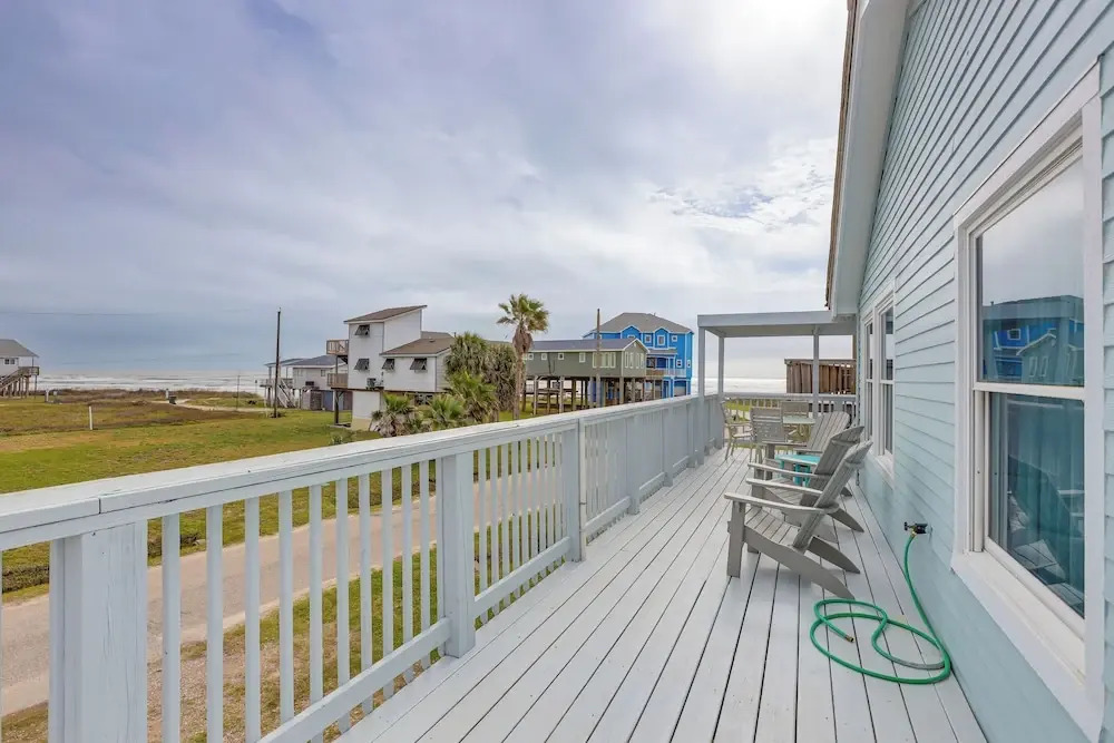 Steps to Beach: Galveston Vacation Rental!