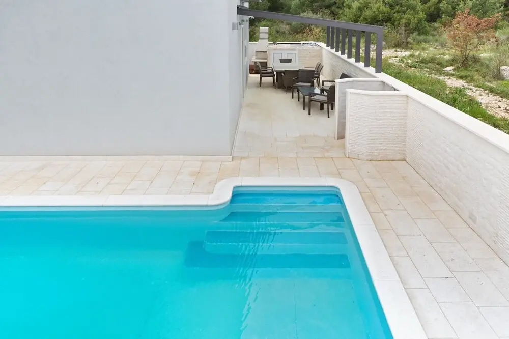 A Modern, 3-bedroom House in Vodice With a Swimming Pool and Wifi 800m