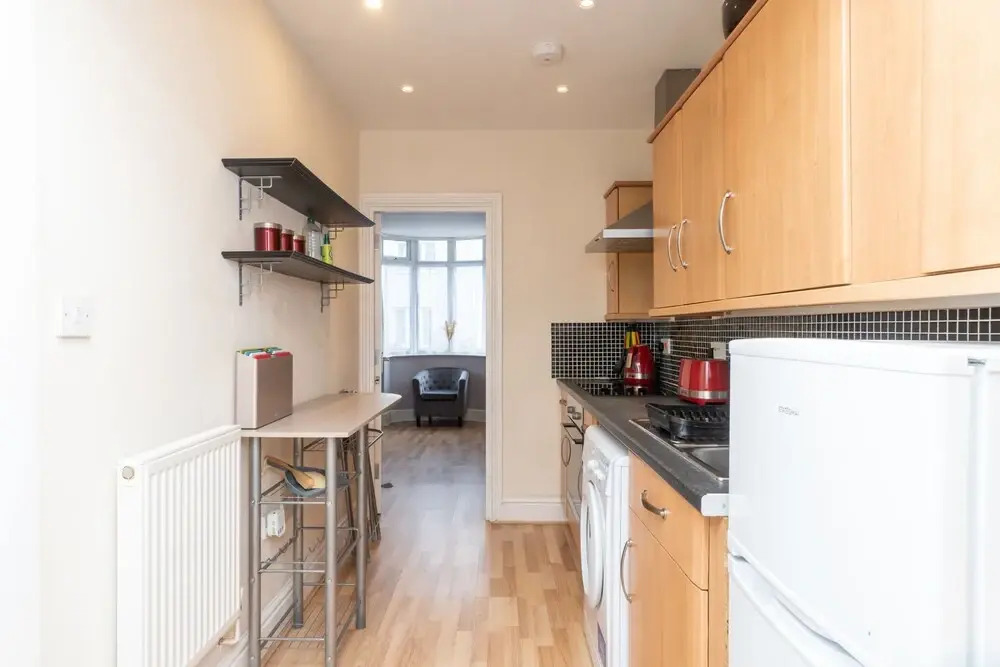 Spacious 2 Bed Southville Flat Near Harbourside