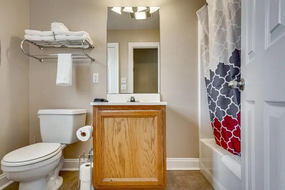 Lasalle 2B · Huge 4BR Gated Apartment w/ Off-street Parking