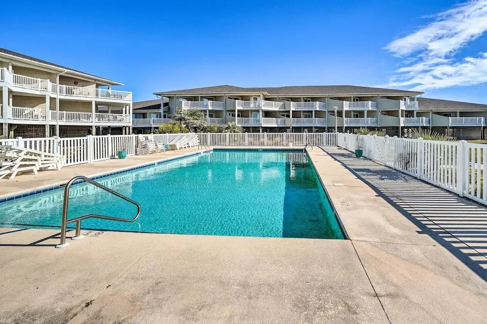 Oak Island Beachfront Condo w/ Community Pool
