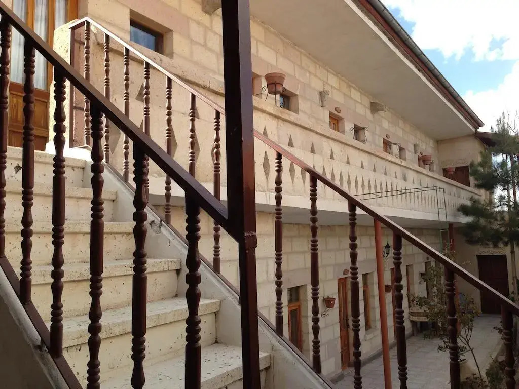 Anatolia Raymonde Cave House