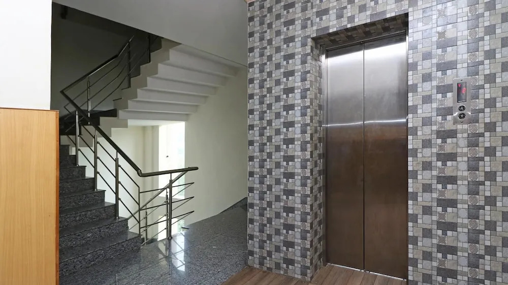 OYO 4798 Hotel Periwal Premium