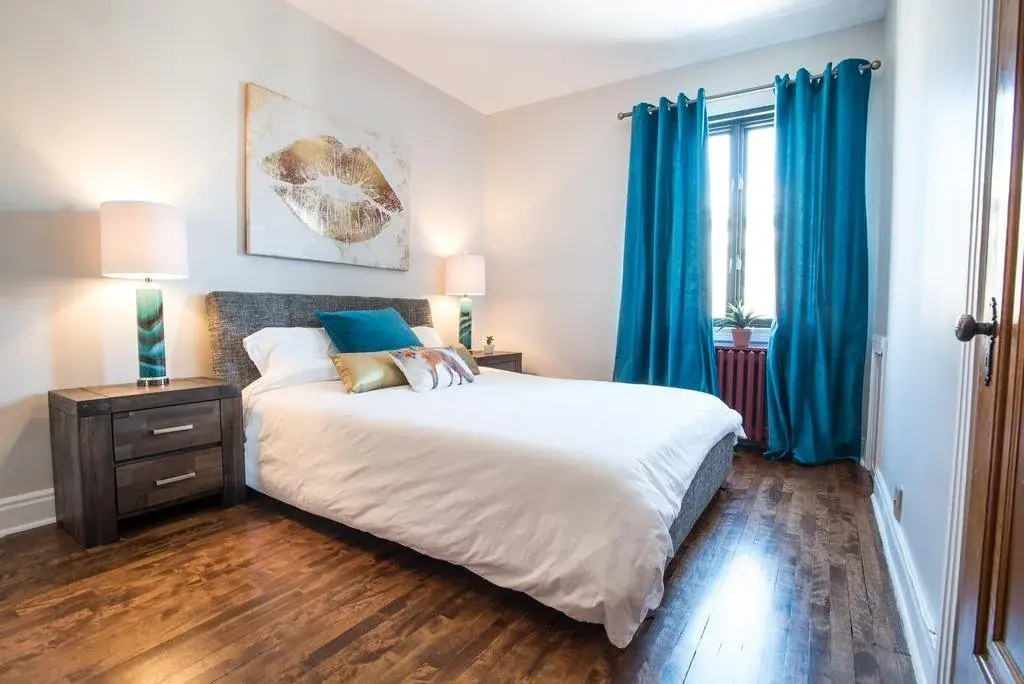 MTLVacationrentals-The MTLVR Kisses