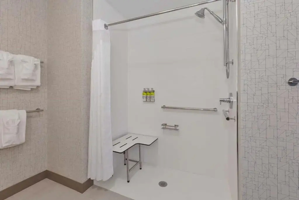 Holiday Inn Express & Suites - Grand Rapids Airport - South by IHG
