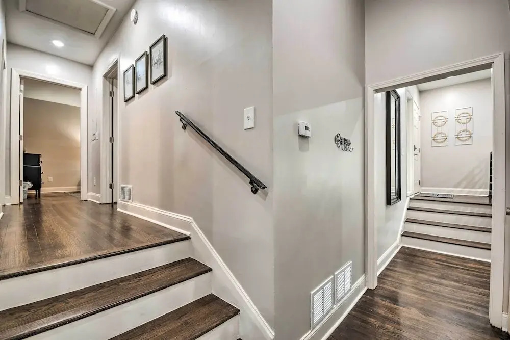 Atlanta Retreat w/ Deck in Greenbriar Area