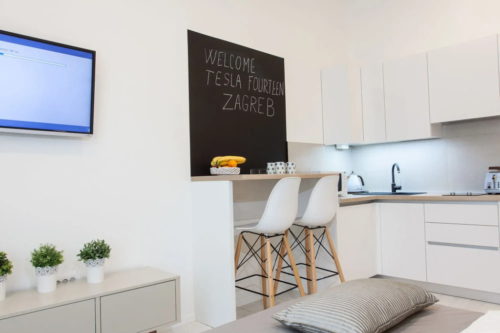 Tesla Boutique Apartments & Rooms