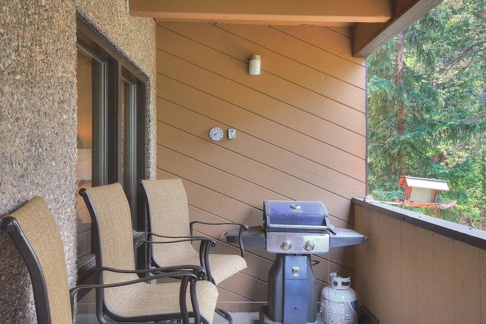 CM336 and CM337 Copper Mtn Inn by RedAwning