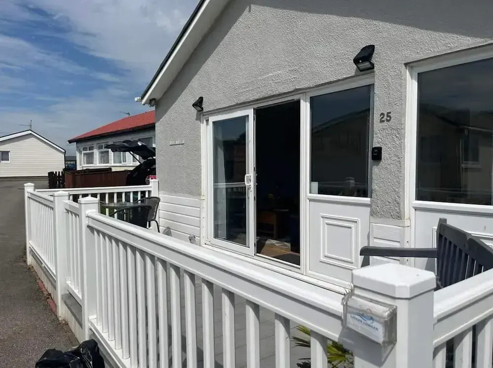 Seasideescape-2br-sleeps4-parking-petsok-fireplace