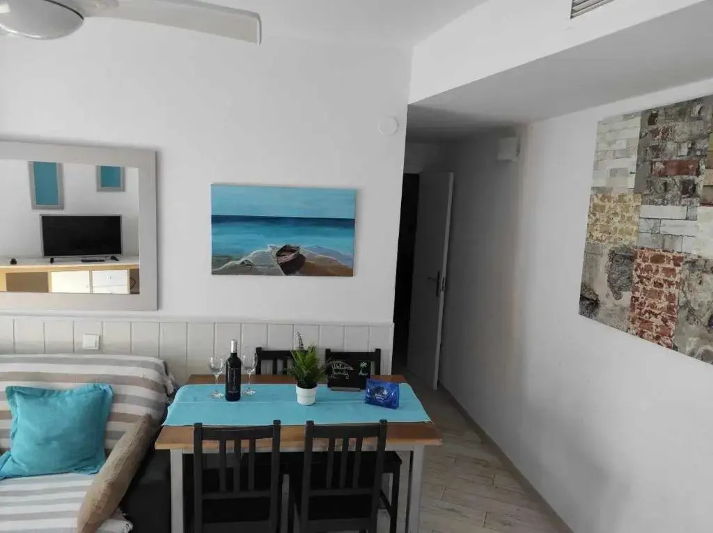 Benal Beach 704