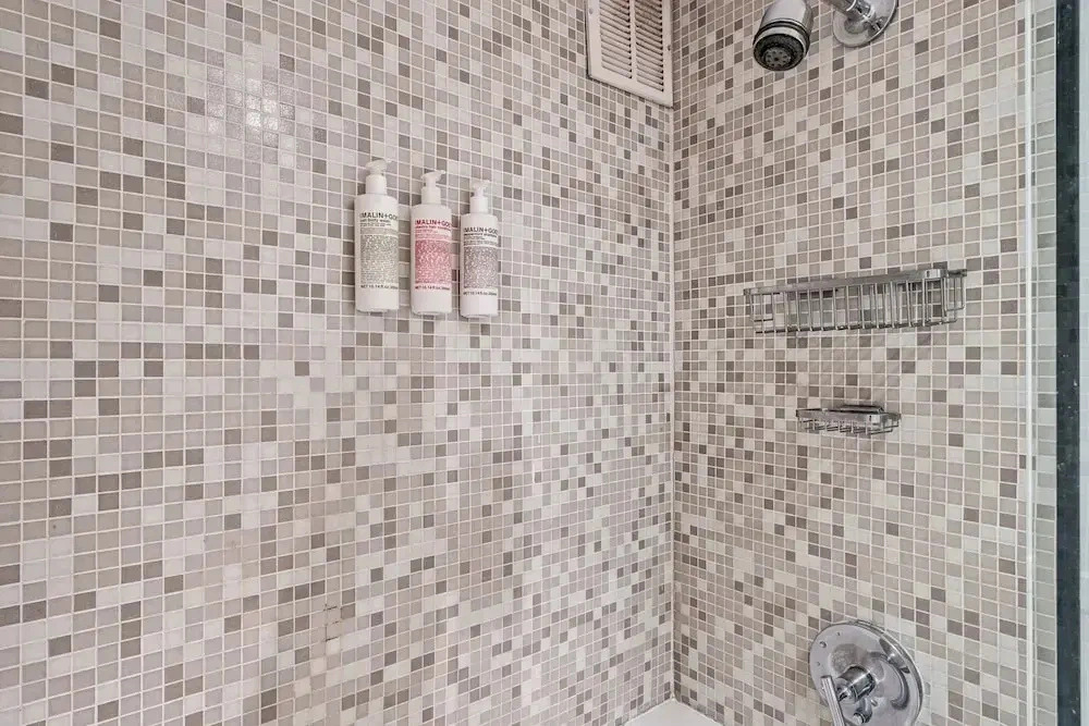 Barrow by Rove Travel 1BR Loft w Shared Roof