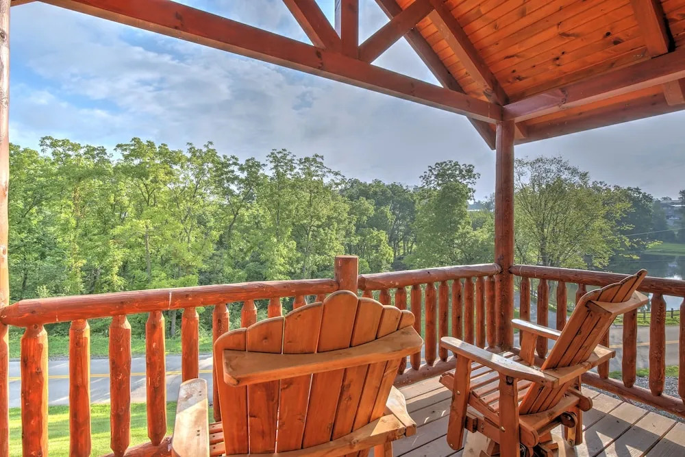 Blessing Lodge by Amish Country Lodging