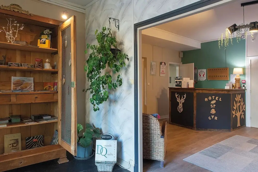 Logis Hôtel Saint Cyr