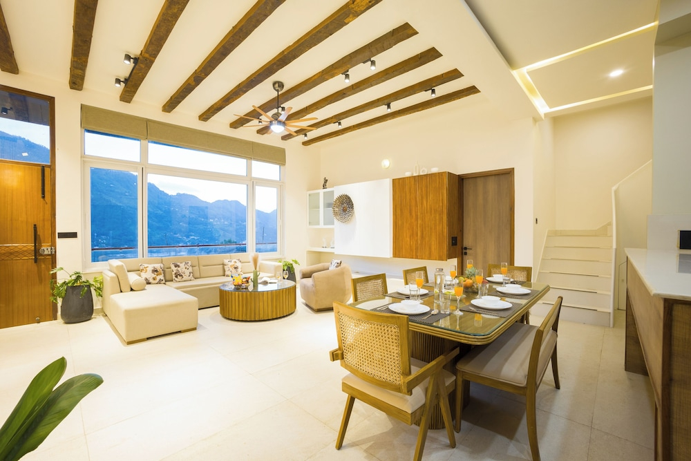 ELIVAAS Antarmann Casa Zenith 6 BHK