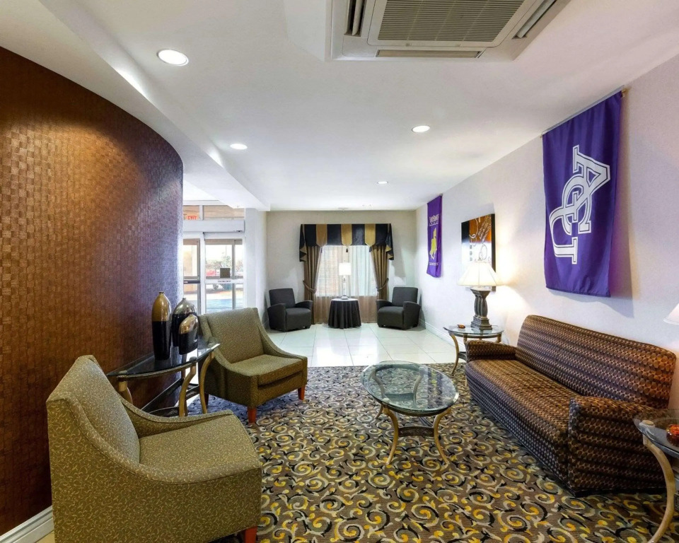 Comfort Suites University