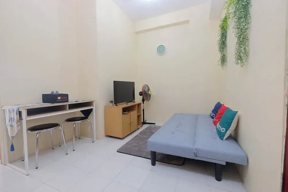 Nice and Comfy 1BR Apartment at MT Haryono Residence By Travelio