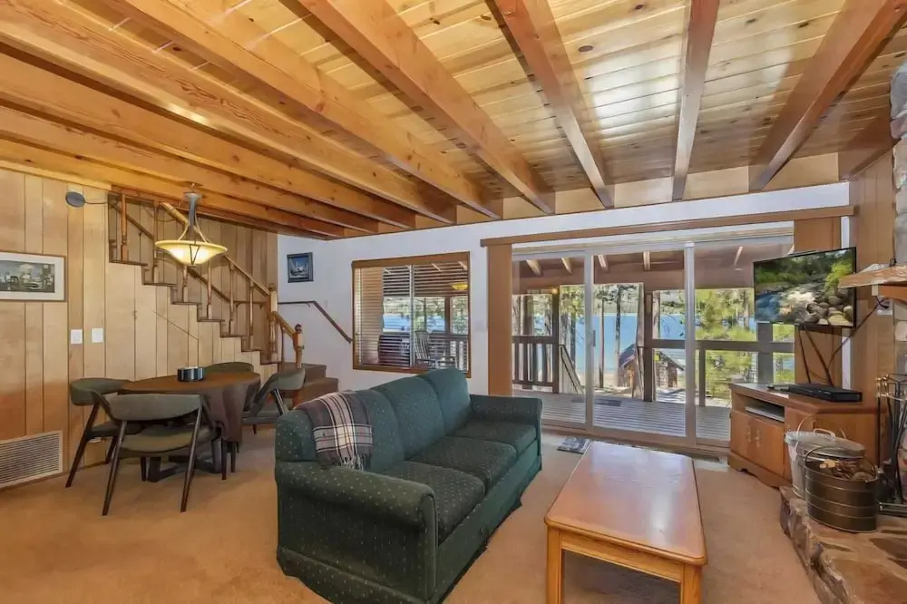 Sleeps 23 2 Homes, Lakefront, Private Dock, Hot Tub, Game Room, Swingset, View