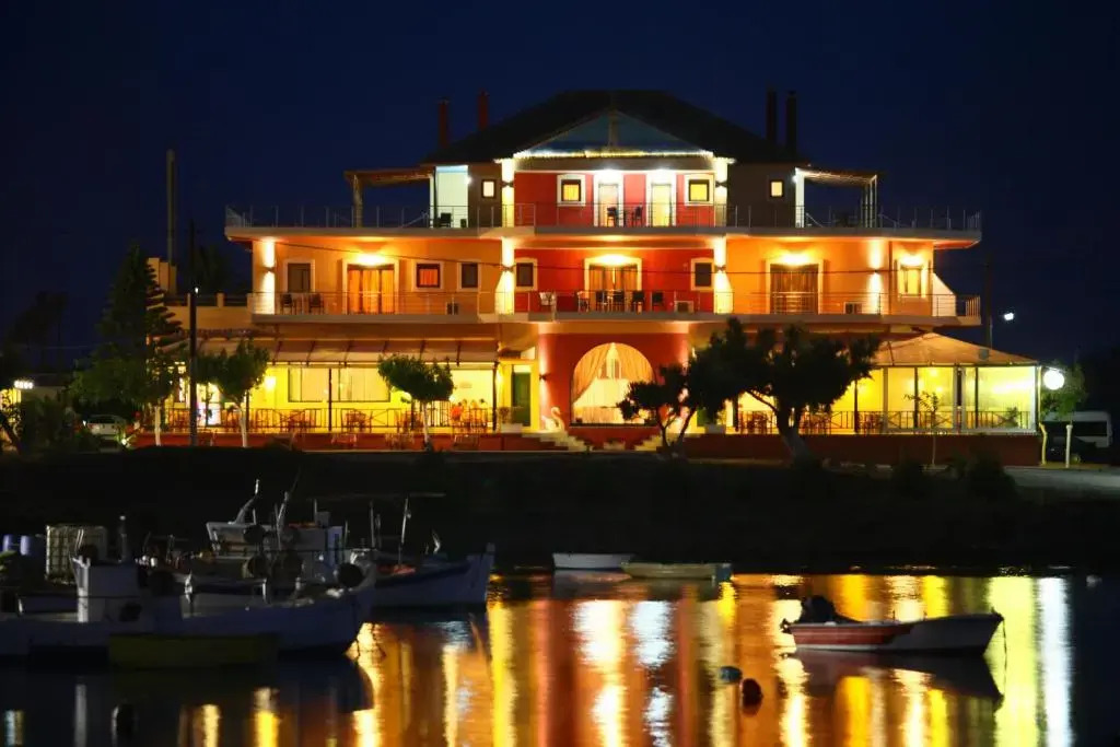 Faros Luxury Suites