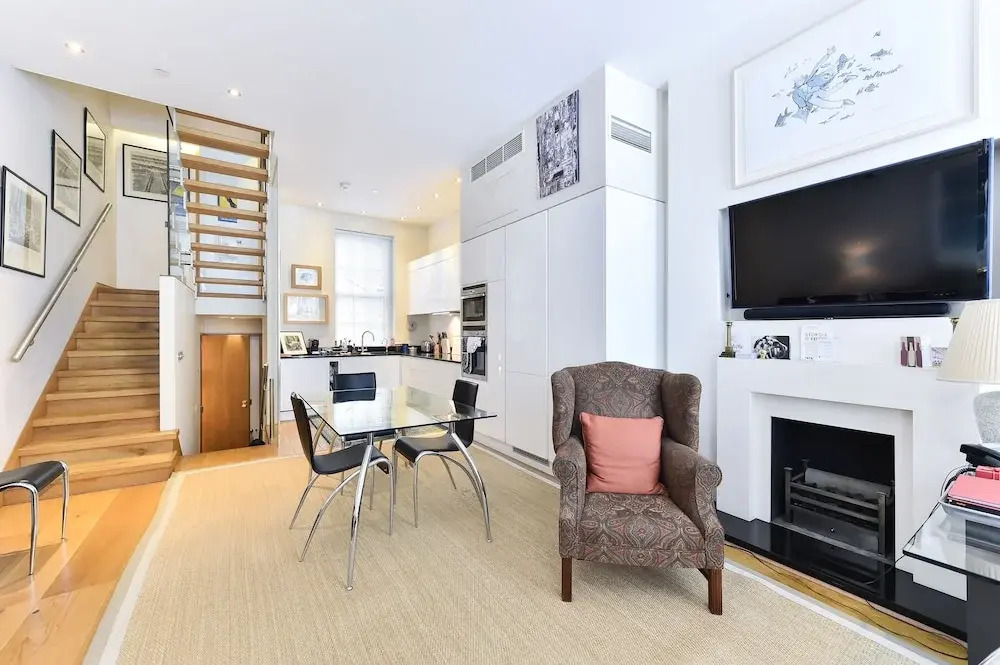 JOIVY Elegant 3 Bed Apt With Rooftop Terrace In Pimlico
