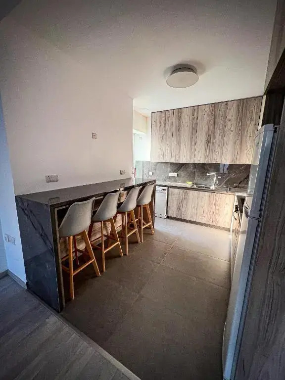 200M From Beach 2 Bedroom