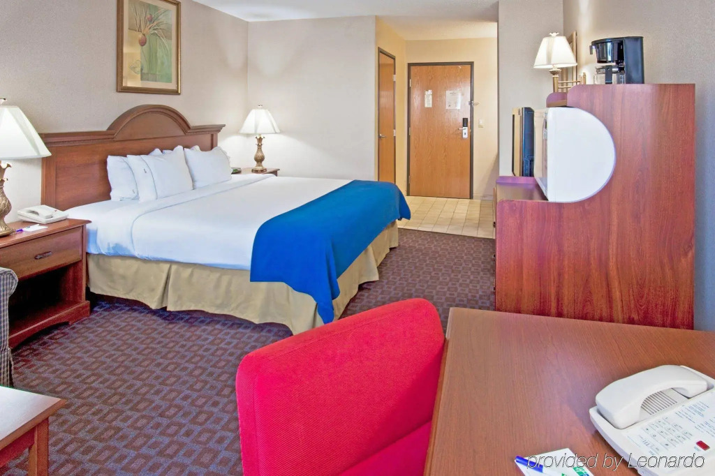 Holiday Inn Express Auburn - Touring Drive