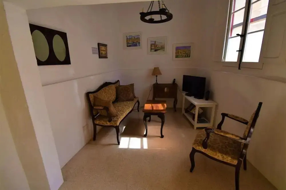 Stylish and characterful townhouse - views, A/C