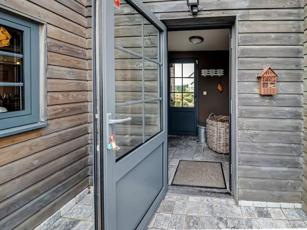 Tranquil Holiday Home in Mont with bubble bath, Terrace, Garden