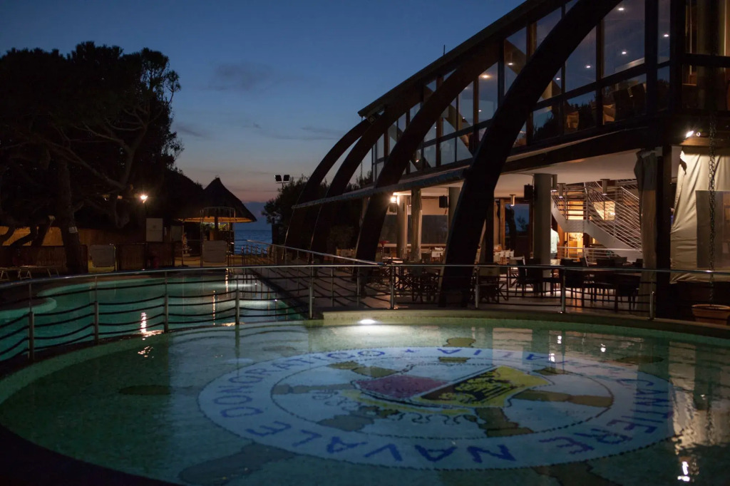Canado Family Hotel