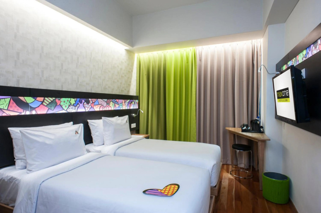MaxOneHotels at Dharmahusada Surabaya