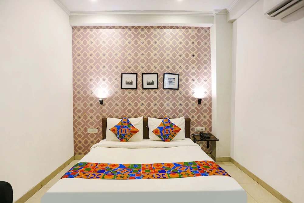 FabHotel Novel Suites