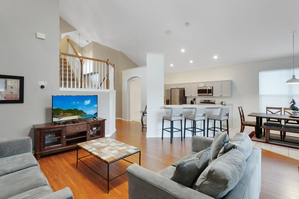 Spectacular 5BR House - South Facing Pool & Spa, Four Corners