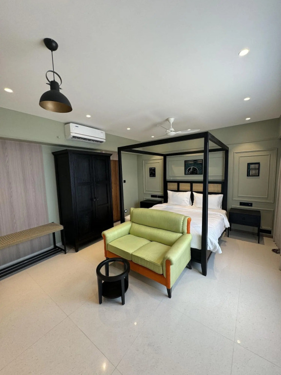 Hotel Mumbai House, Valnai Malad