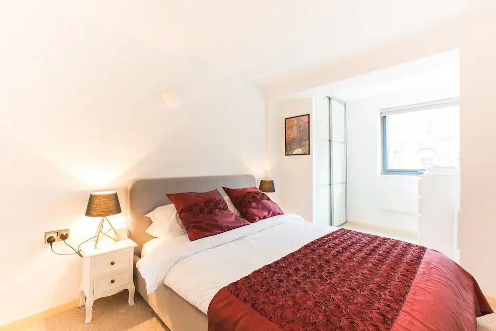 Spacious 1 Bedroom Apartment in Kensington - A3