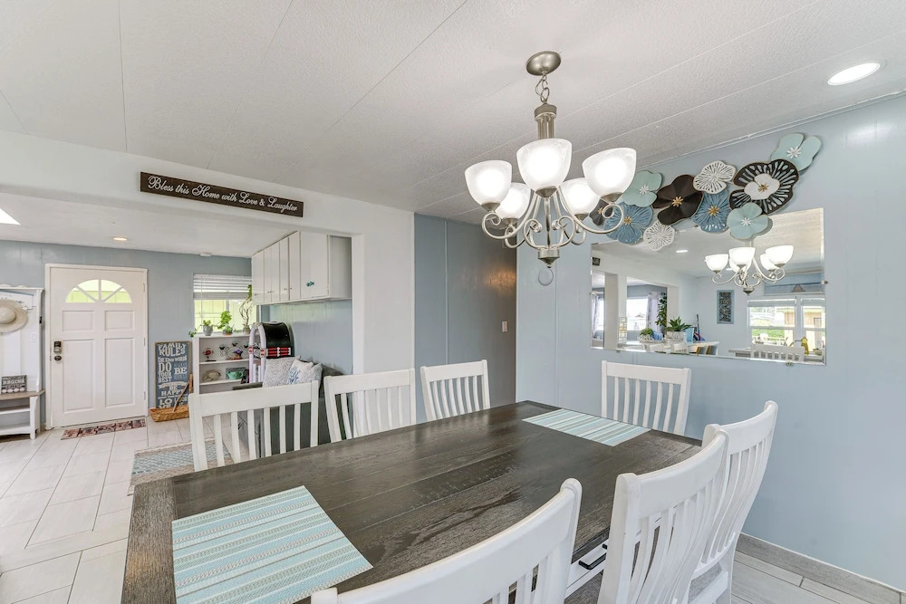 Peaceful Eureka Beach Cottage w/ 30-foot Dock