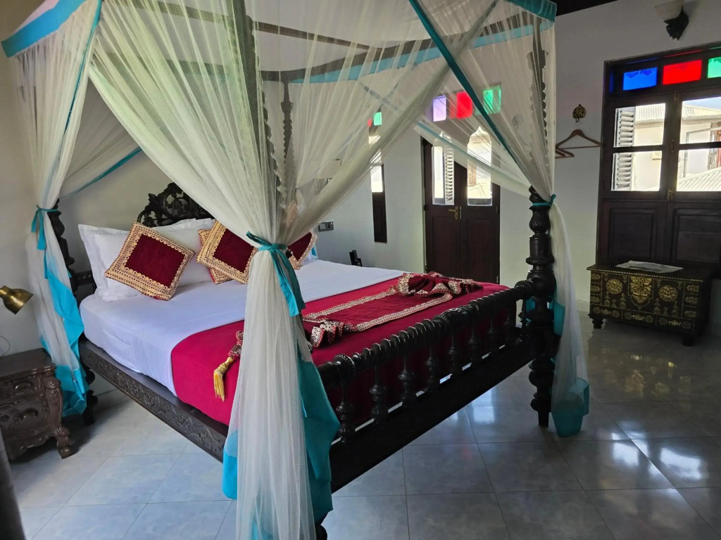 Dhow Palace Hotel
