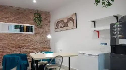Grupo Rh - Hostel