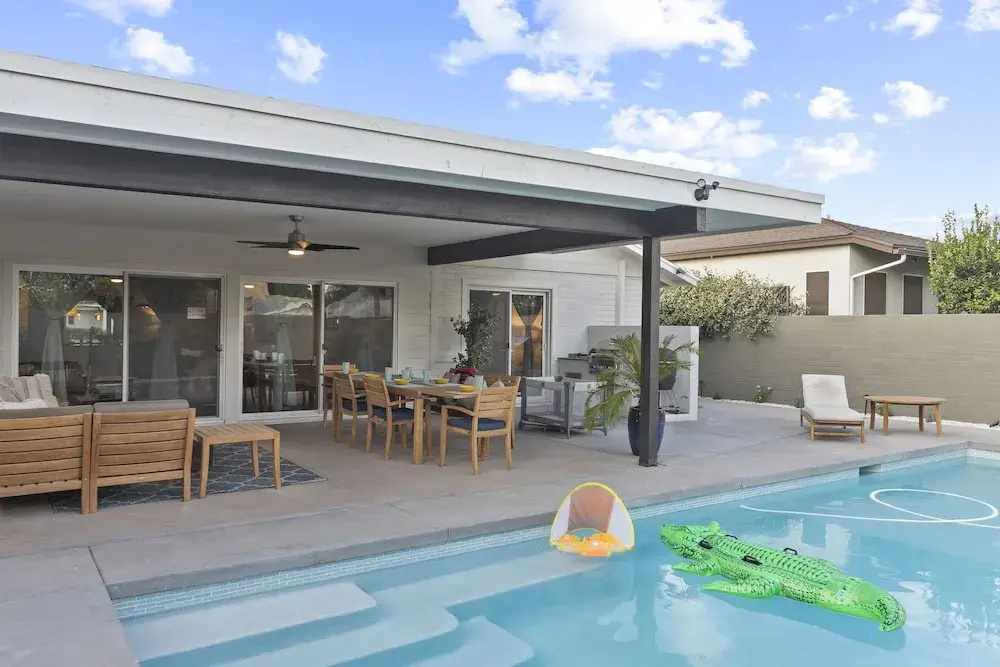 Bichitos Playground Heated with pool