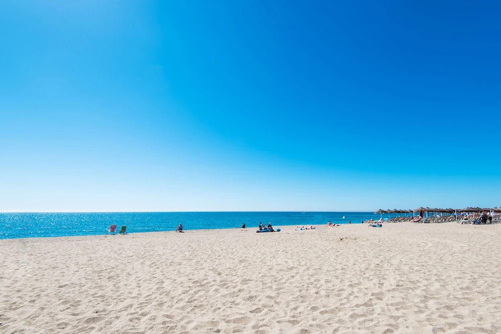 Rentandhomes fuengirola beach apartment