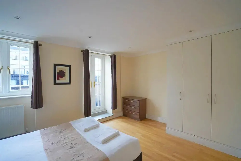 Lovely Balcony Apartment - Central London