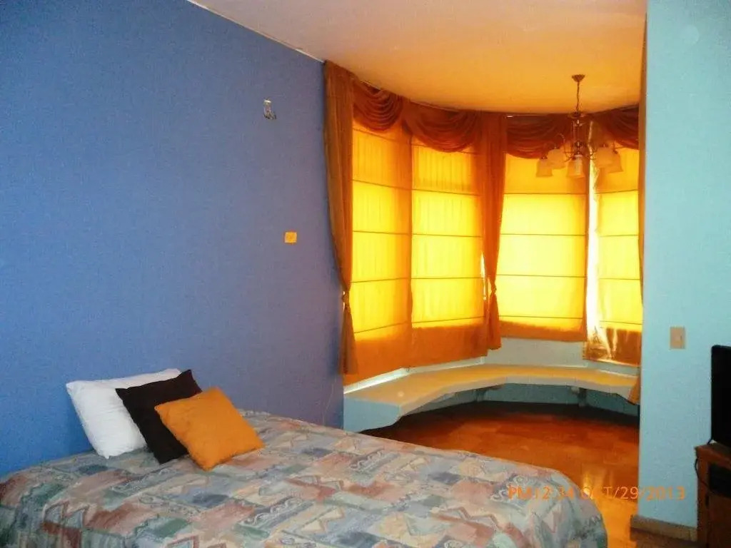 Roommates Suites